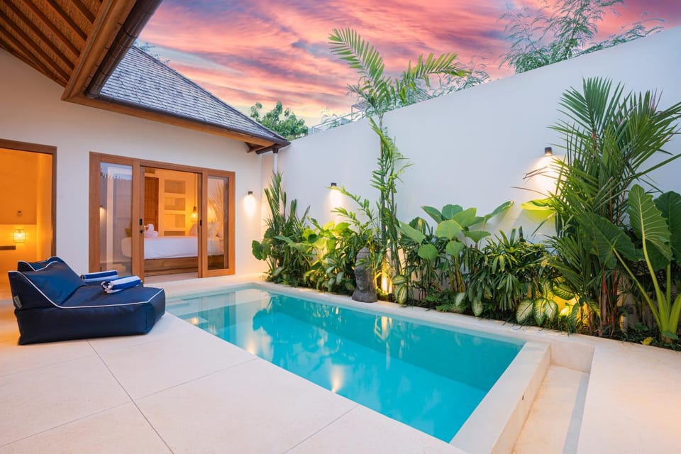 Patio, Swimming pool, sunbed