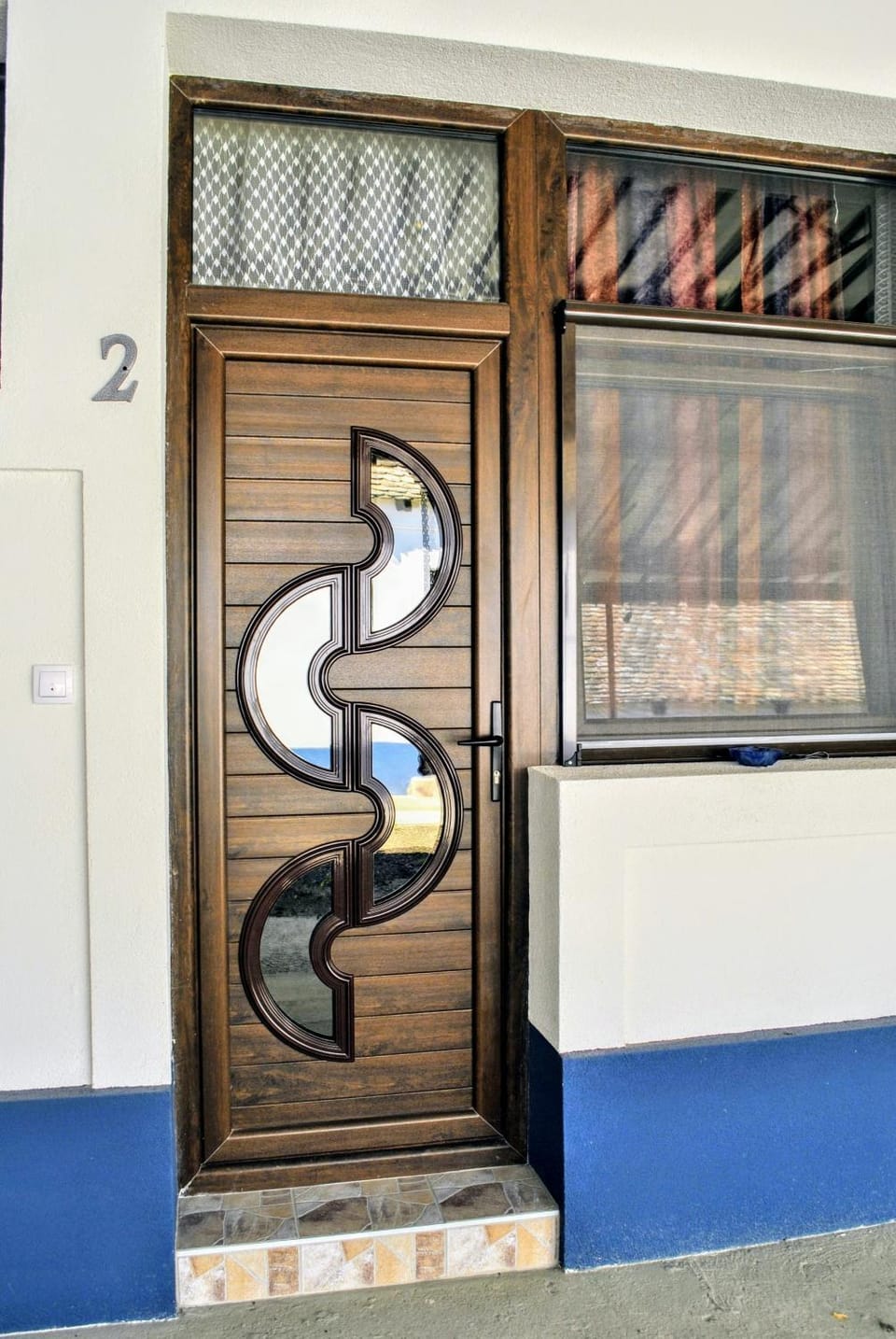 Facade/entrance