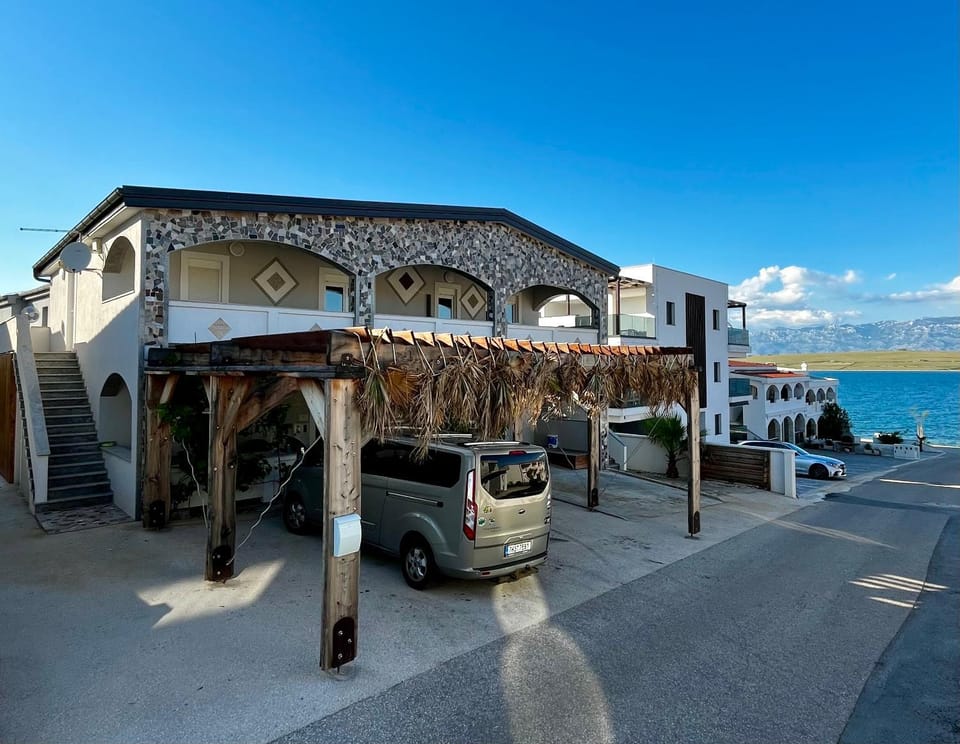 Property building, Sea view, Parking