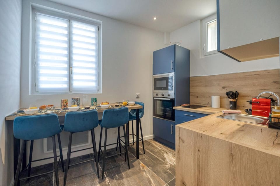 Kitchen or kitchenette, Food and drinks, Dining area, Food, minibar, oven, pet friendly, stove