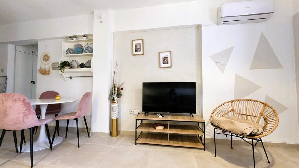 TV and multimedia, air conditioner