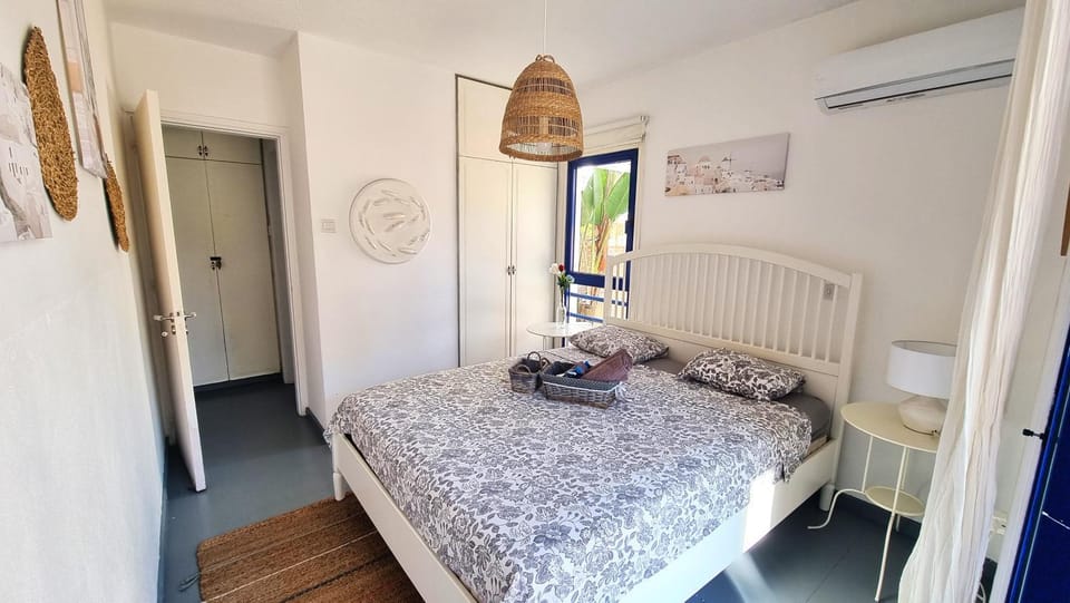 Bed, Photo of the whole room, Bedroom, towels, wardrobe, air conditioner