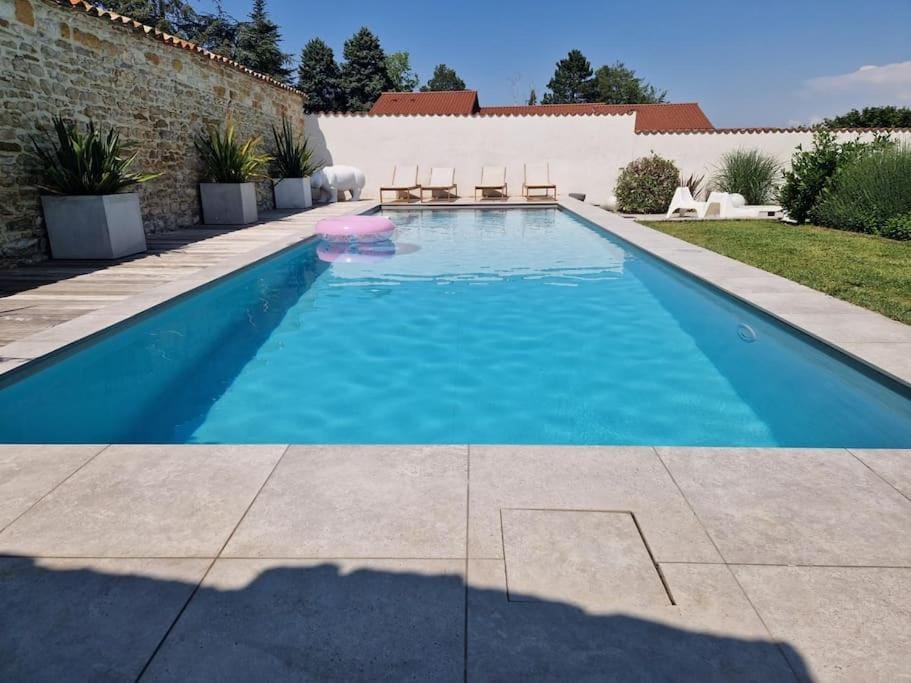 Swimming pool, sunbed