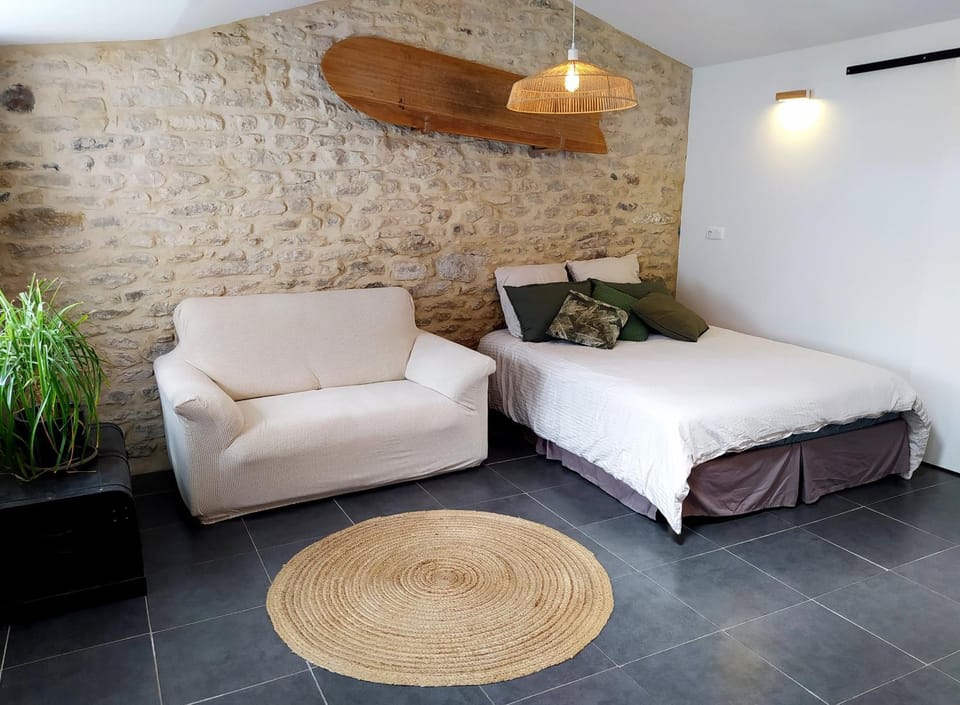 Bed, Living room, Photo of the whole room