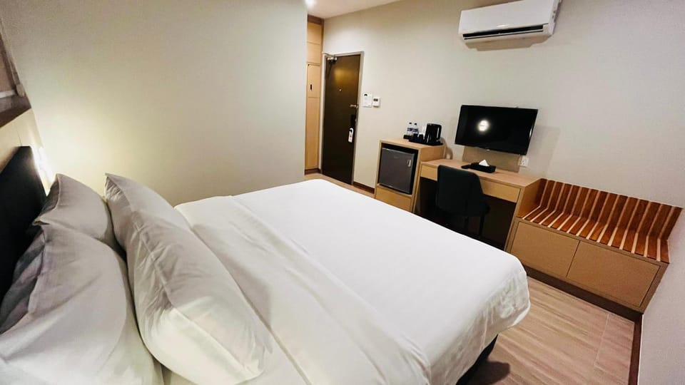 Bed, Bedroom, air conditioner
