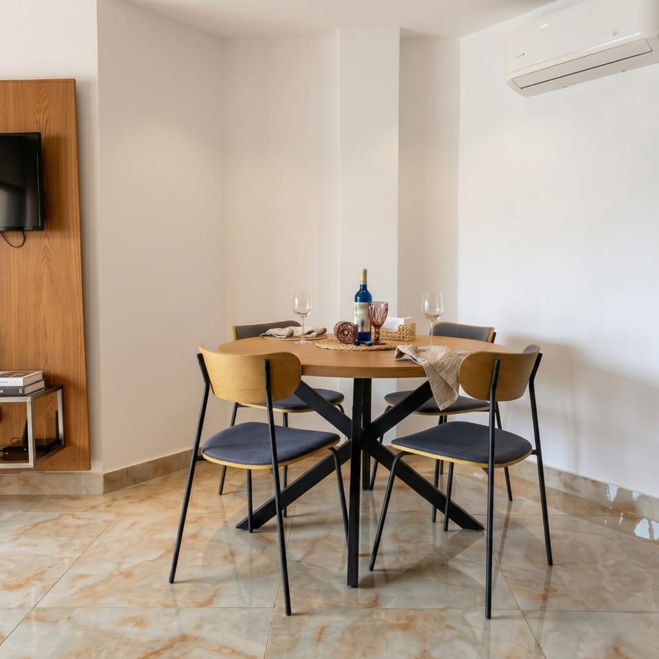 Living room, Seating area, Dining area