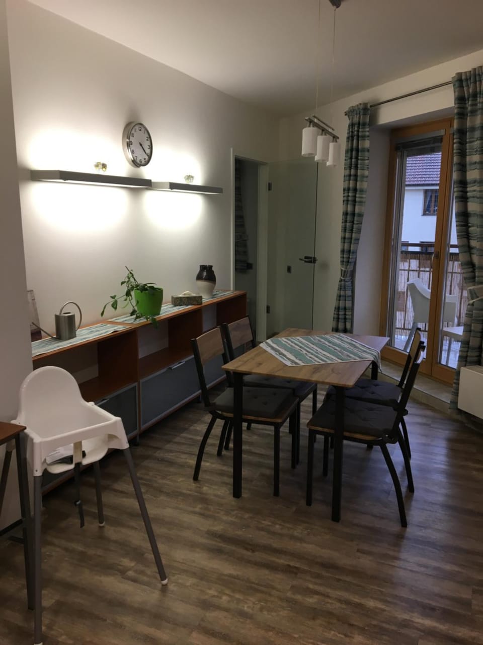 Seating area, Dining area