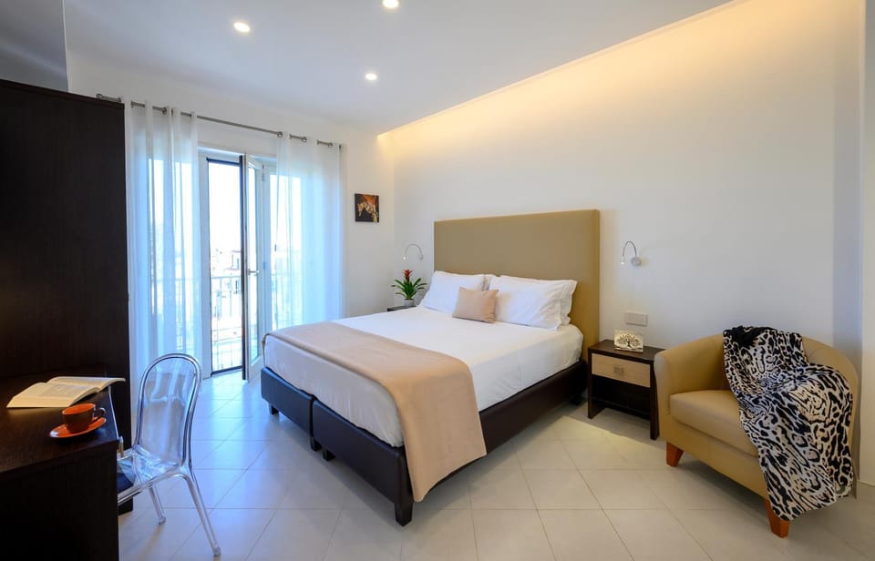 Photo of the whole room, Bedroom