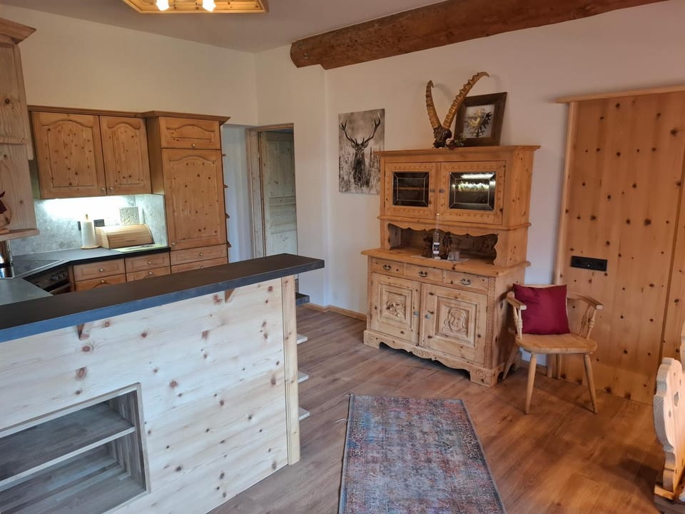 Kitchen or kitchenette, Seating area, Dining area