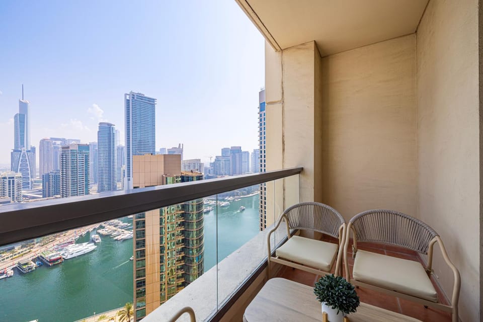 Property building, Balcony/Terrace, Seating area, Sea view