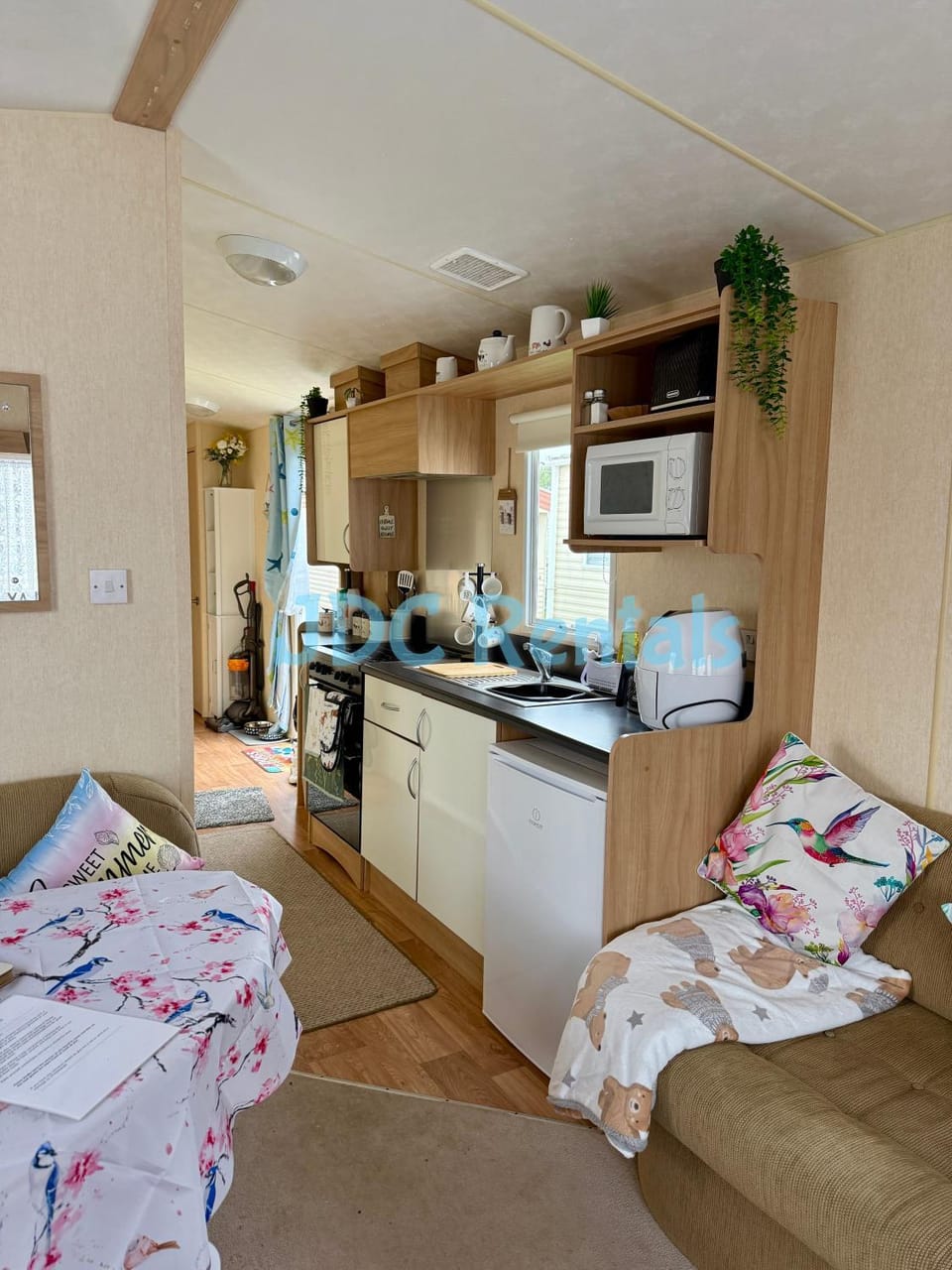 Kitchen or kitchenette, Photo of the whole room, oven, pet friendly, stove