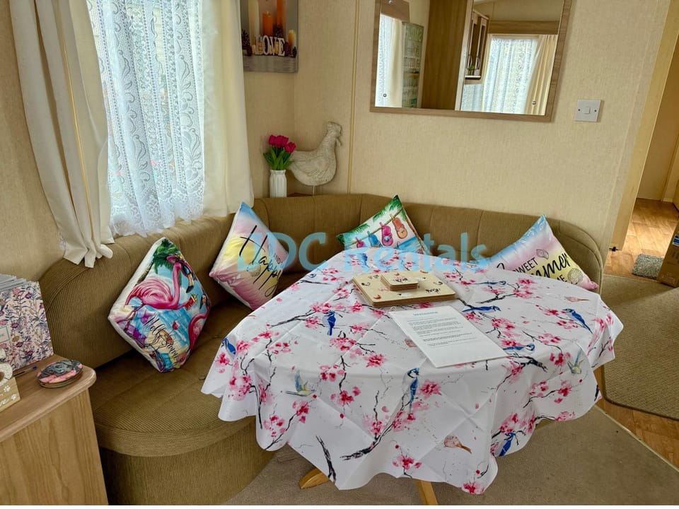 Living room, Photo of the whole room, Seating area, Dining area