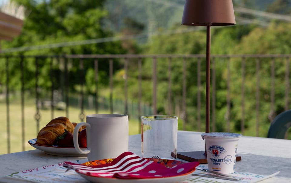 Day, Natural landscape, Food and drinks, Food, Breakfast