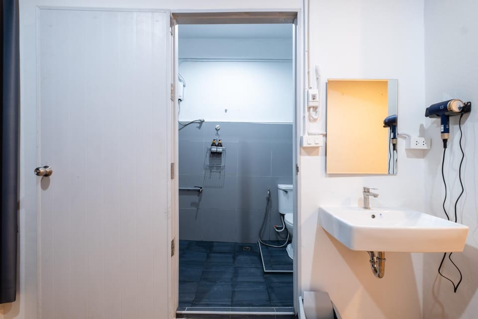 Shower, Toilet, Bathroom, hair dryier