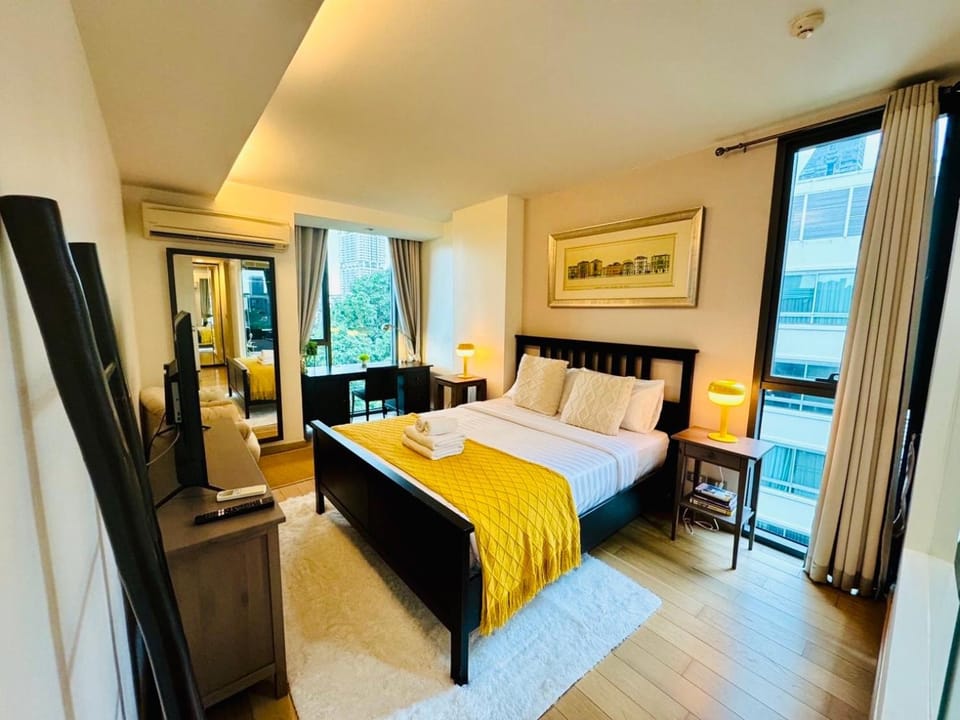 Bed, TV and multimedia, View (from property/room), Photo of the whole room, Seating area, Bedroom, Garden view