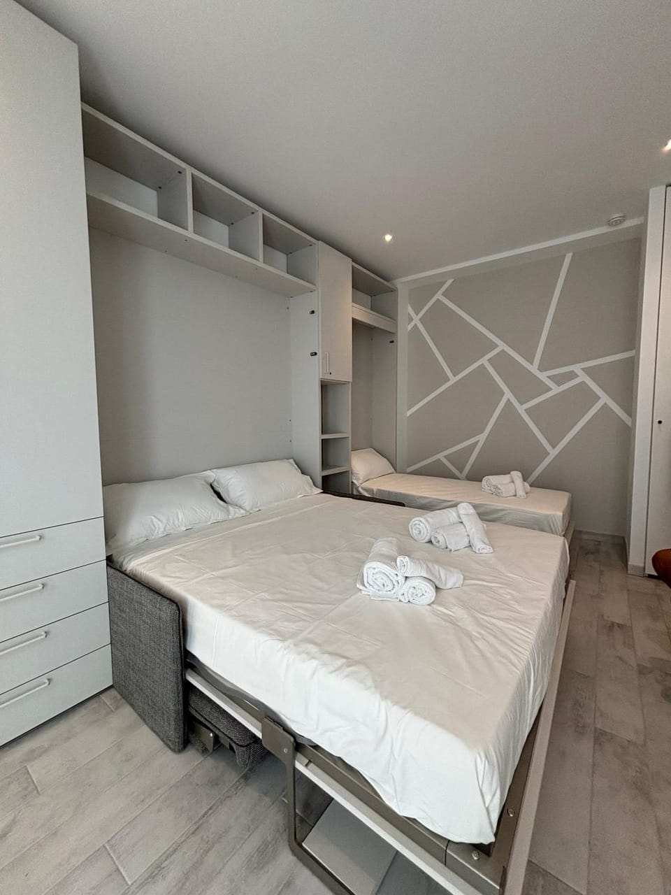 Bed, Photo of the whole room, towels