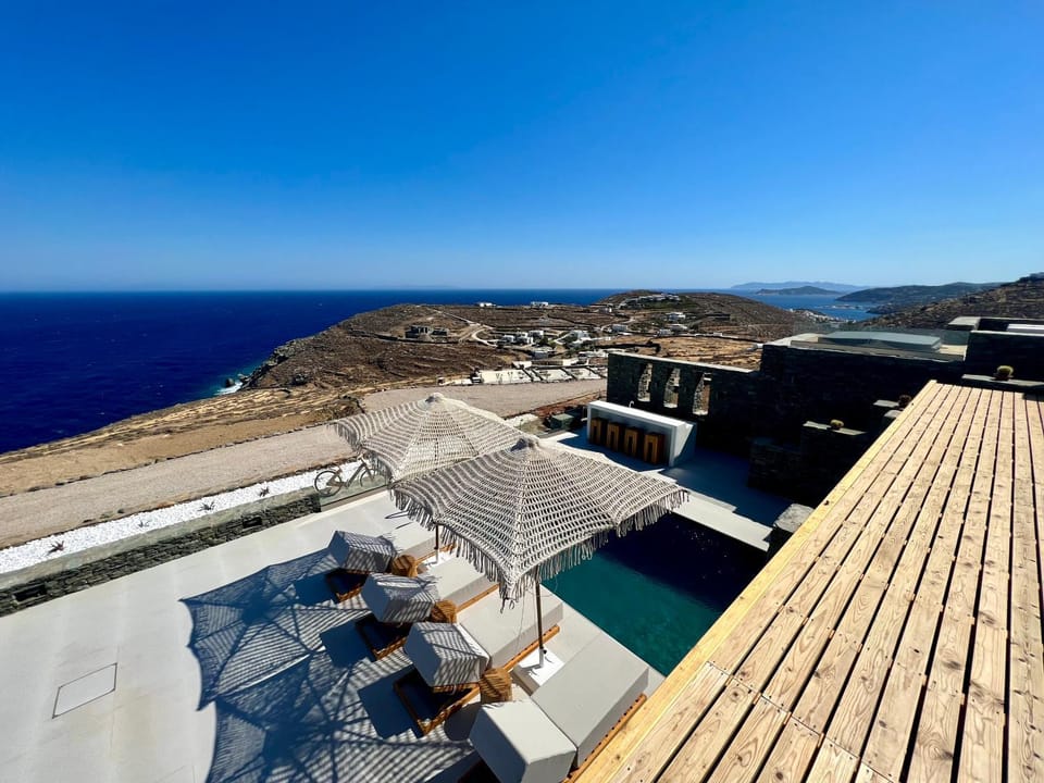 Nearby landmark, Day, Natural landscape, View (from property/room), Balcony/Terrace, Mountain view, Pool view, Sea view, Swimming pool, sunbed