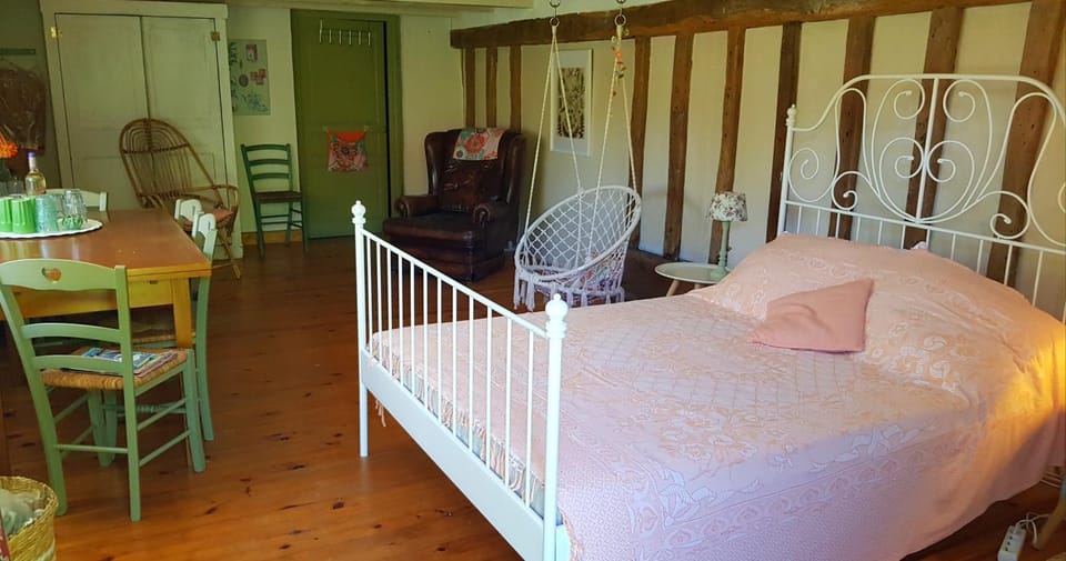 Bed, Photo of the whole room