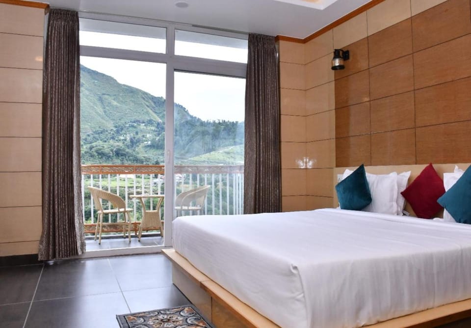Bed, View (from property/room), Photo of the whole room, Bedroom, Mountain view