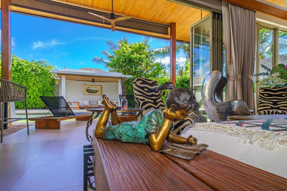 Patio, Day, Garden, Living room, Seating area, Garden view