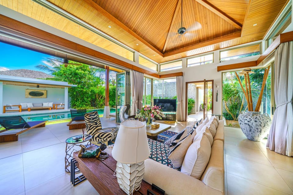 Patio, Communal lounge/ TV room, Day, Garden, TV and multimedia, Living room, Seating area, Garden view