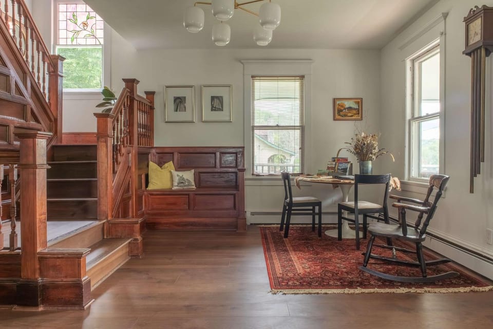 Luxury Estate with Wood Stove and Hot Tub - Dancing Doe Estate House in Jeffersonville