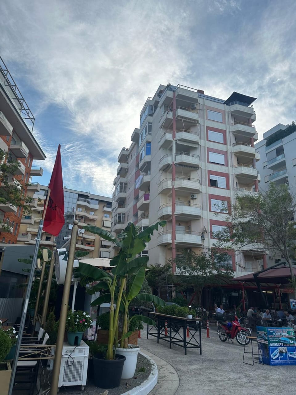 Property building, Neighbourhood