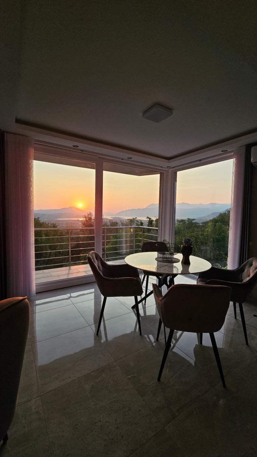 Living room, Seating area, Dining area, Sunset