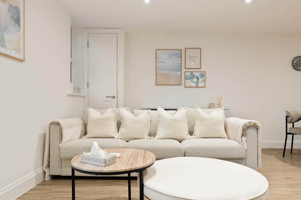Beach Vibes Garden Apartment Close to Town Centre & Beach Apartment in Bournemouth
