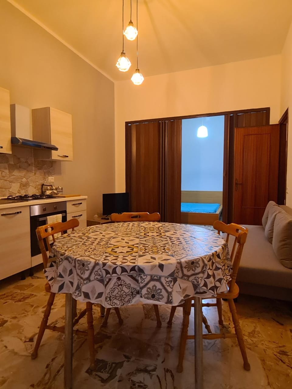 Kitchen or kitchenette, Living room, Seating area, Dining area, stove