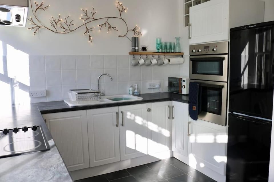 Kitchen or kitchenette, oven, stove
