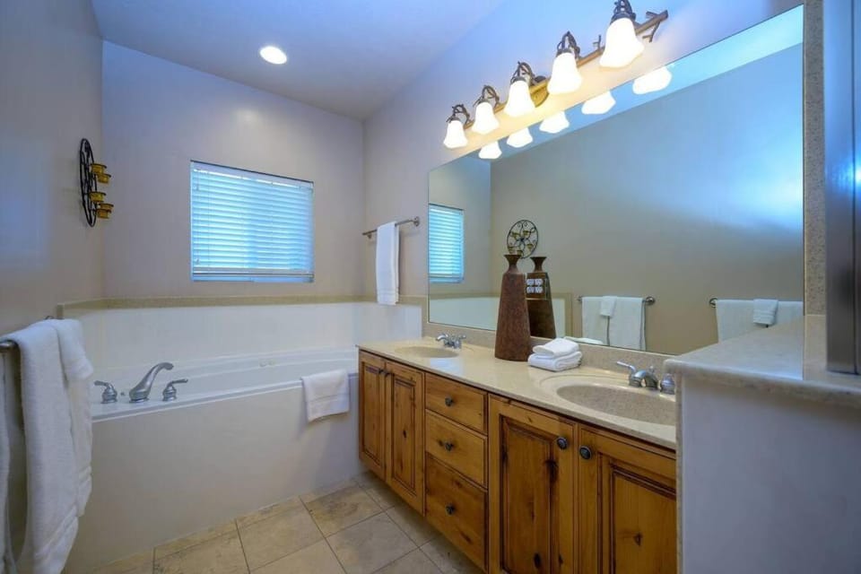 Lakeside Escape 1 BR with Resort Amenities House in Huntsville