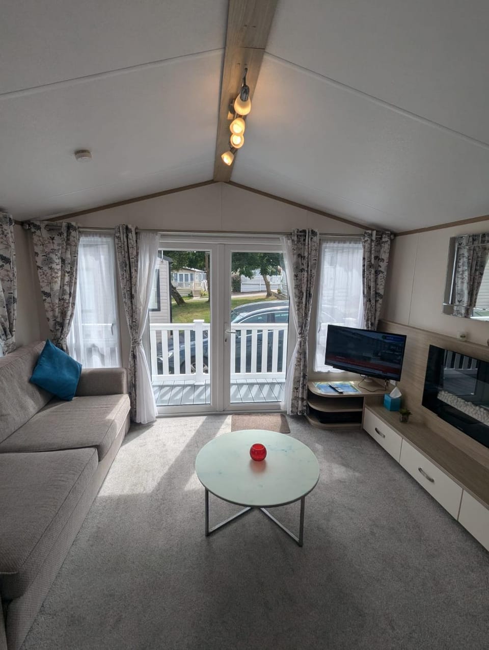 View (from property/room), Balcony/Terrace, Living room, Seating area