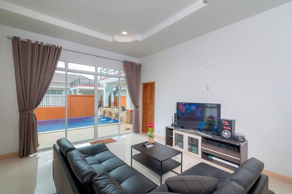 Communal lounge/ TV room, Karaoke, Evening entertainment