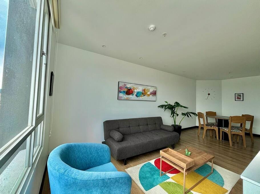 Moderno y con vistas, depar junto a hotel Marriot Apartment in Quito