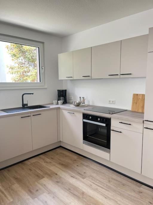 Coffee/tea facilities, Kitchen or kitchenette, dishwasher, stove