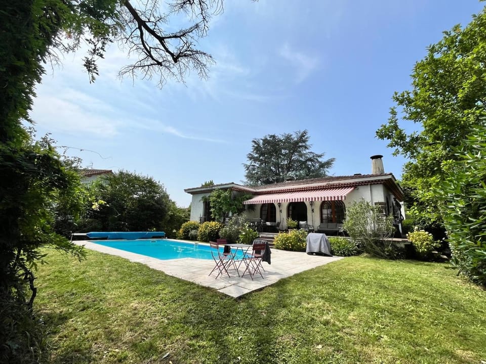 Villa 10 personnes aux pieds des Pyrénées Pau Villa in Pau