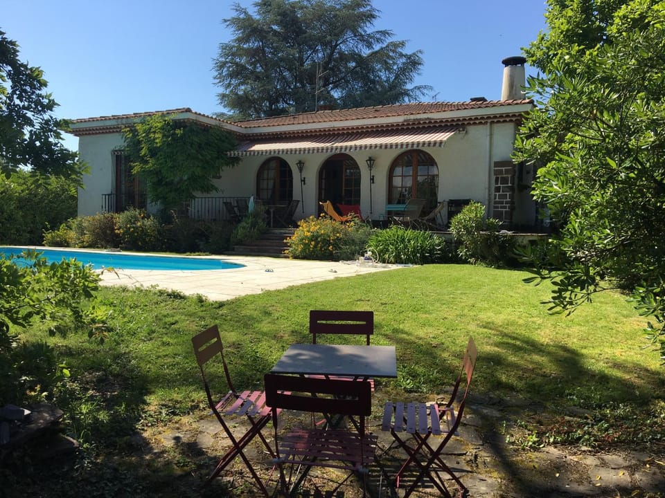 Villa 10 personnes aux pieds des Pyrénées Pau Villa in Pau