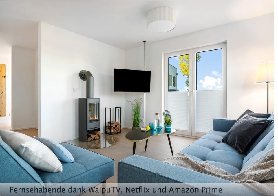 Communal lounge/ TV room, TV and multimedia, Living room, Seating area