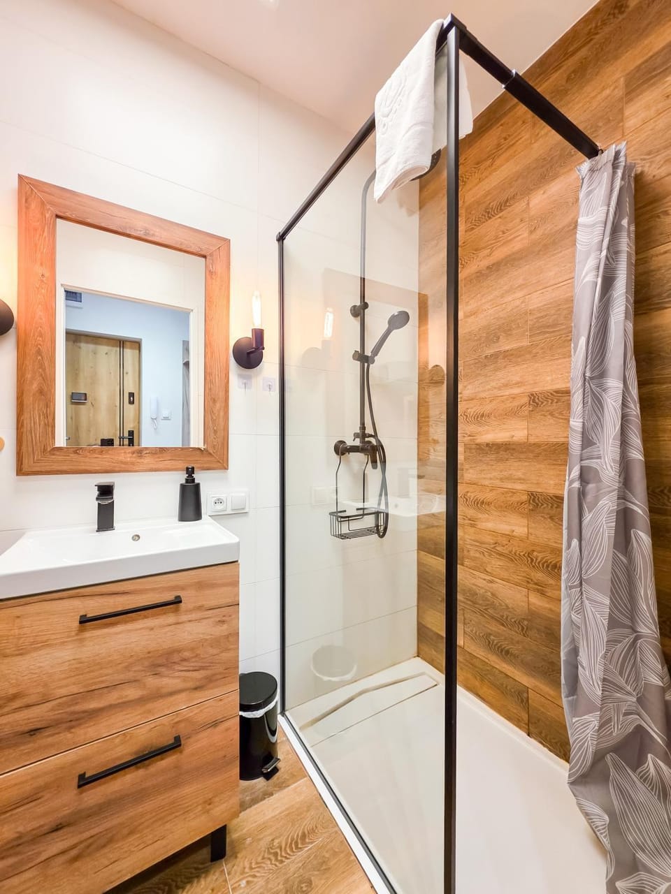 Shower, Bathroom, towels