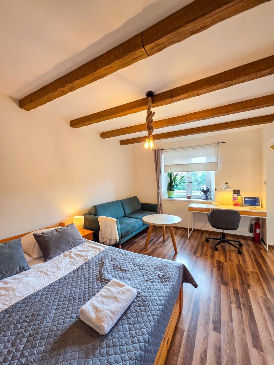 Living room, Photo of the whole room, Seating area, Bedroom, towels