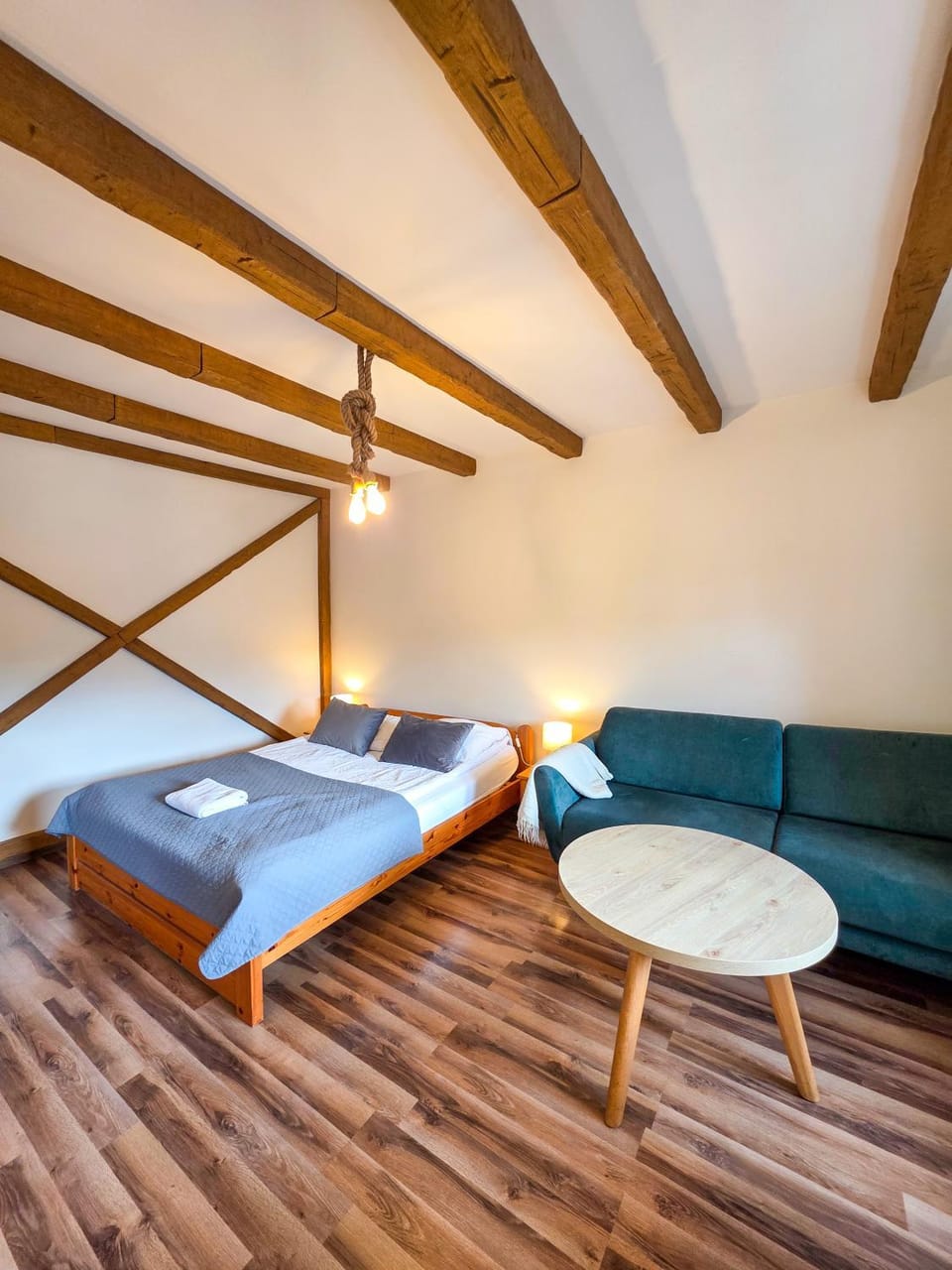 Bed, Living room, Photo of the whole room, Bedroom, towels