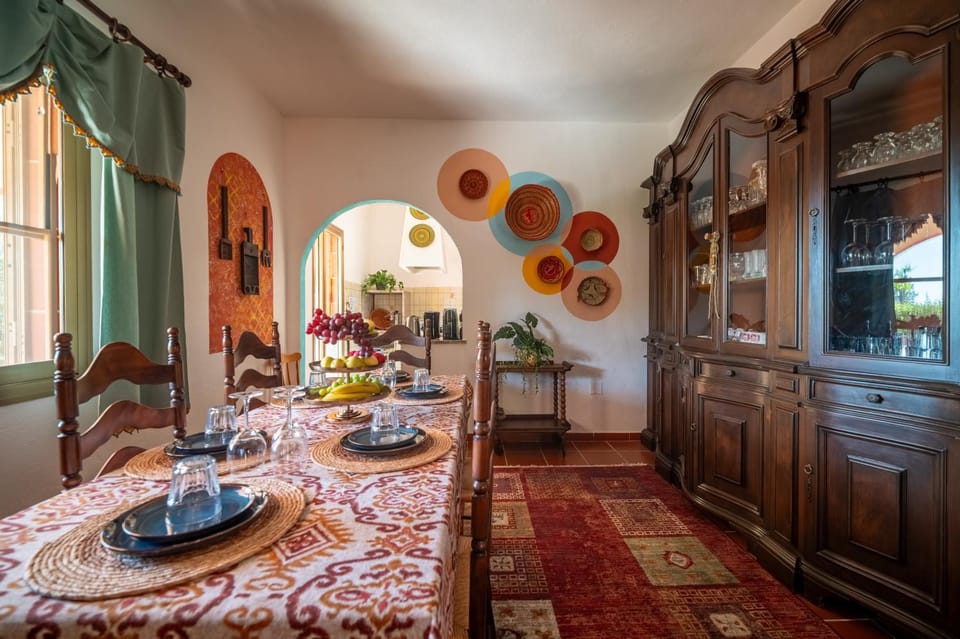 Living room, Decorative detail, Decorative detail, Seating area, Dining area