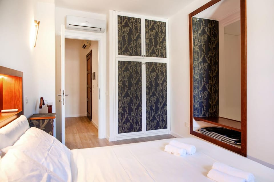 Bed, Photo of the whole room, Bedroom, wardrobe, air conditioner
