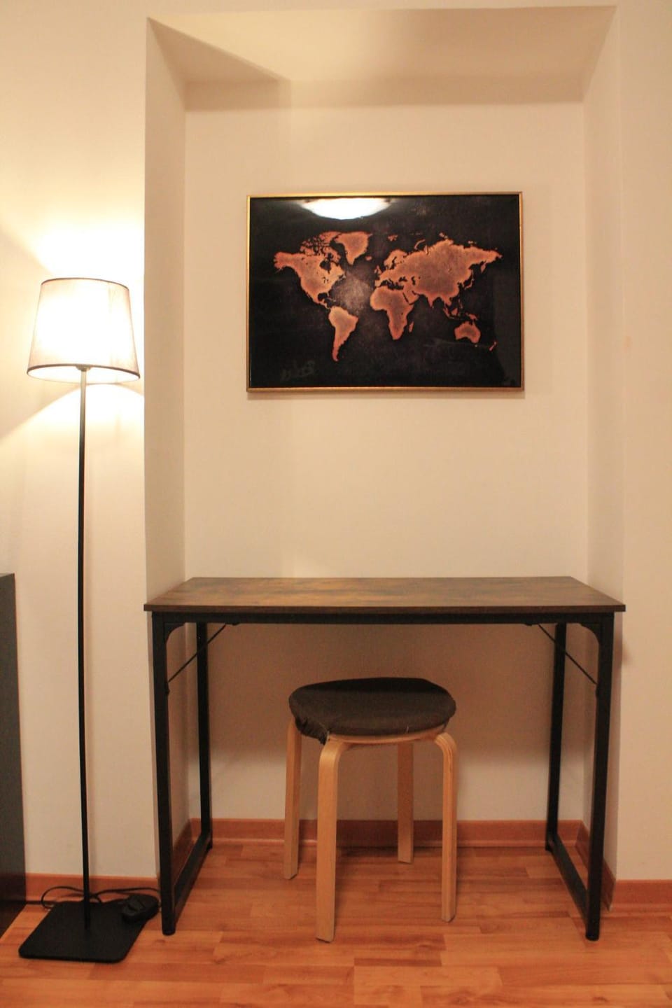 Photo of the whole room, Decorative detail