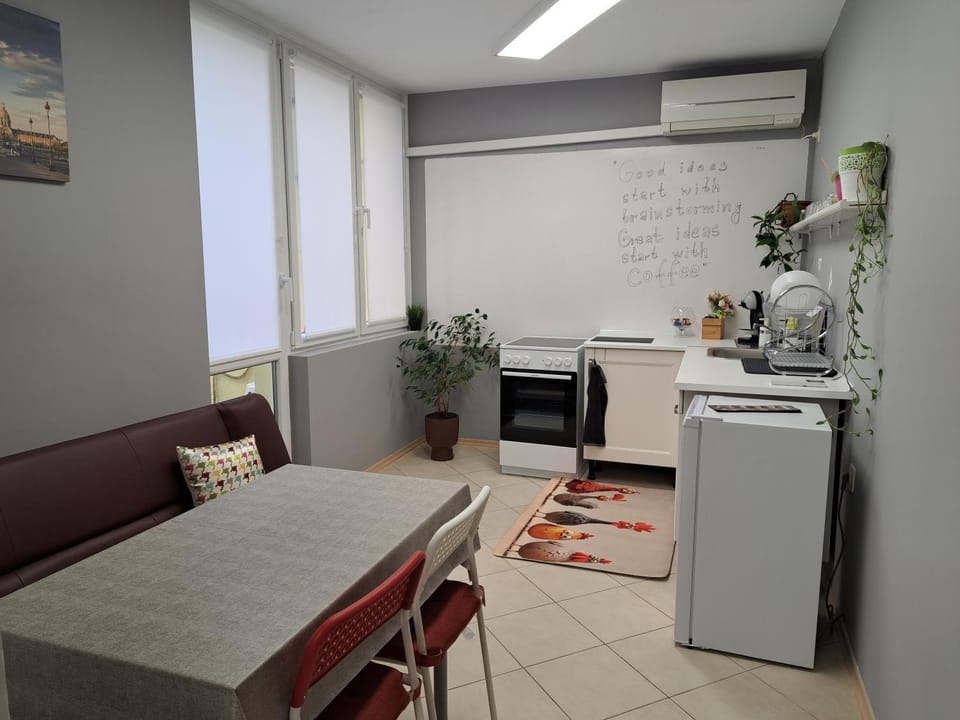 Kitchen or kitchenette, Living room, oven, stove