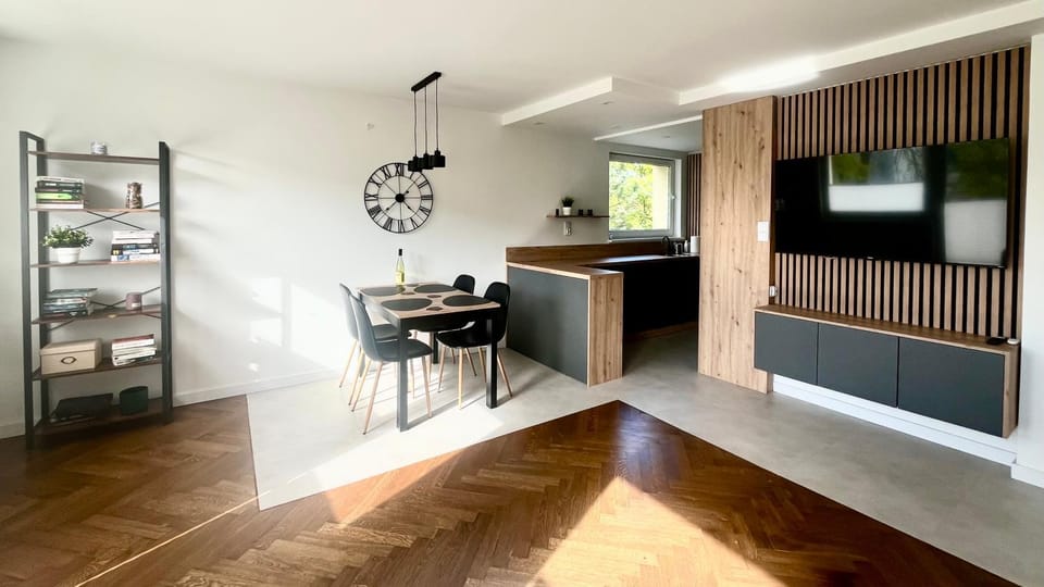 TV and multimedia, Living room, Dining area