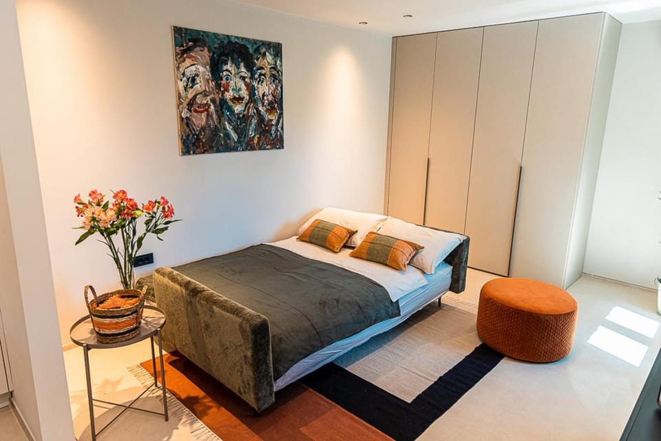 Bed, Living room