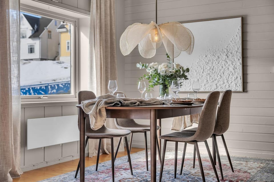 Living room, Seating area, Dining area