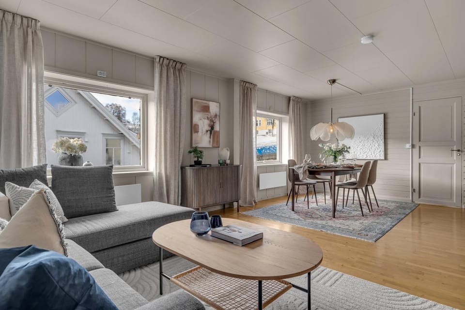 Living room, Seating area, Dining area